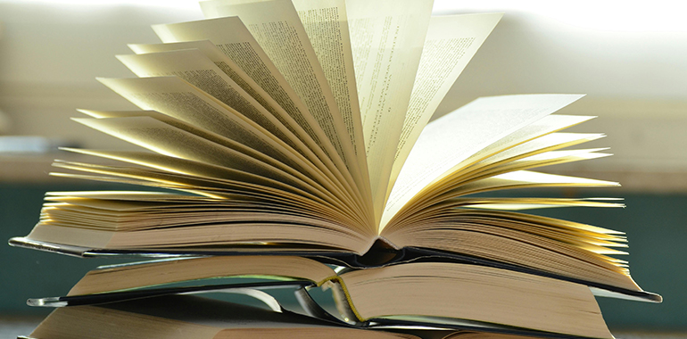 What is an Omniscient POV Definition and Writing Guide